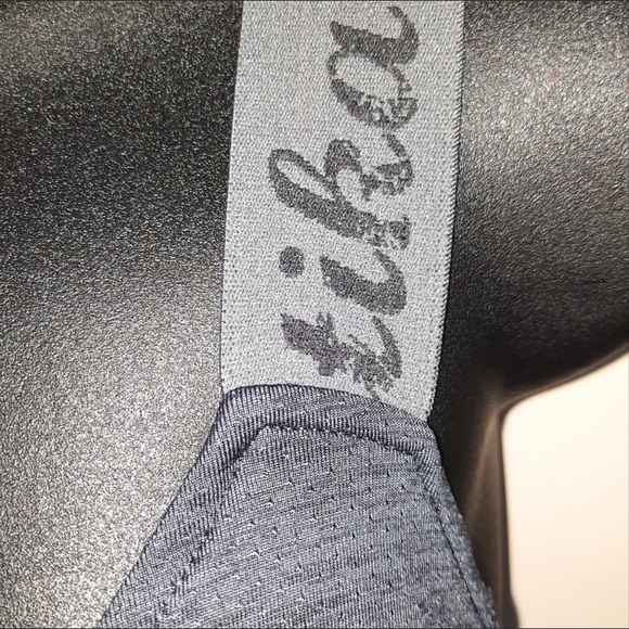 Titika workout tanktop, size Medium - Picture 6 of 7